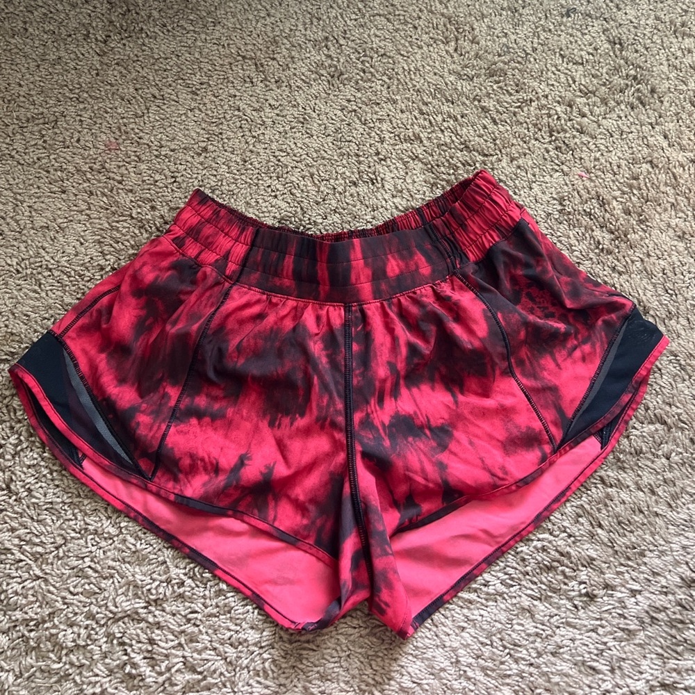 Lululemon Hotty Hot Low Rise Shorts 2.5”
